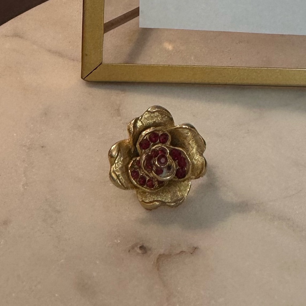 VINTAGE - Gold Colored Adjustable Flower Ring